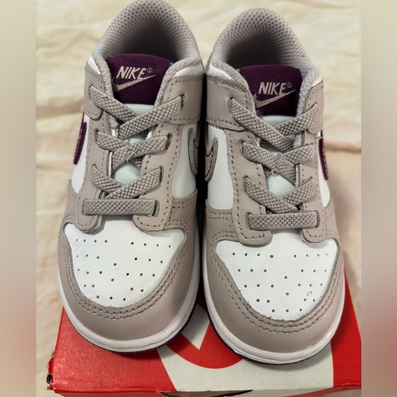 Toddler Nike Dunk Low White/Platinum Violet/Viotech - Picture 2 of 4